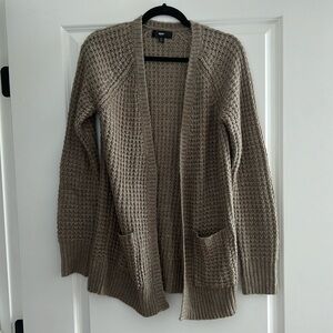 Cardigan with pockets in front